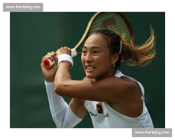温网直击：郑钦文激战三盘憾负西尼亚科娃 高清大图速递